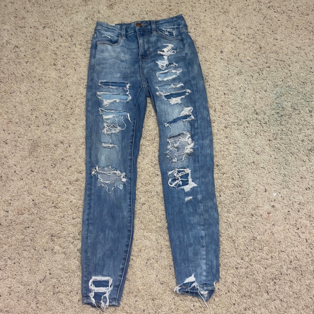 American Eagle Ripped Skinny Jeans - Size 00